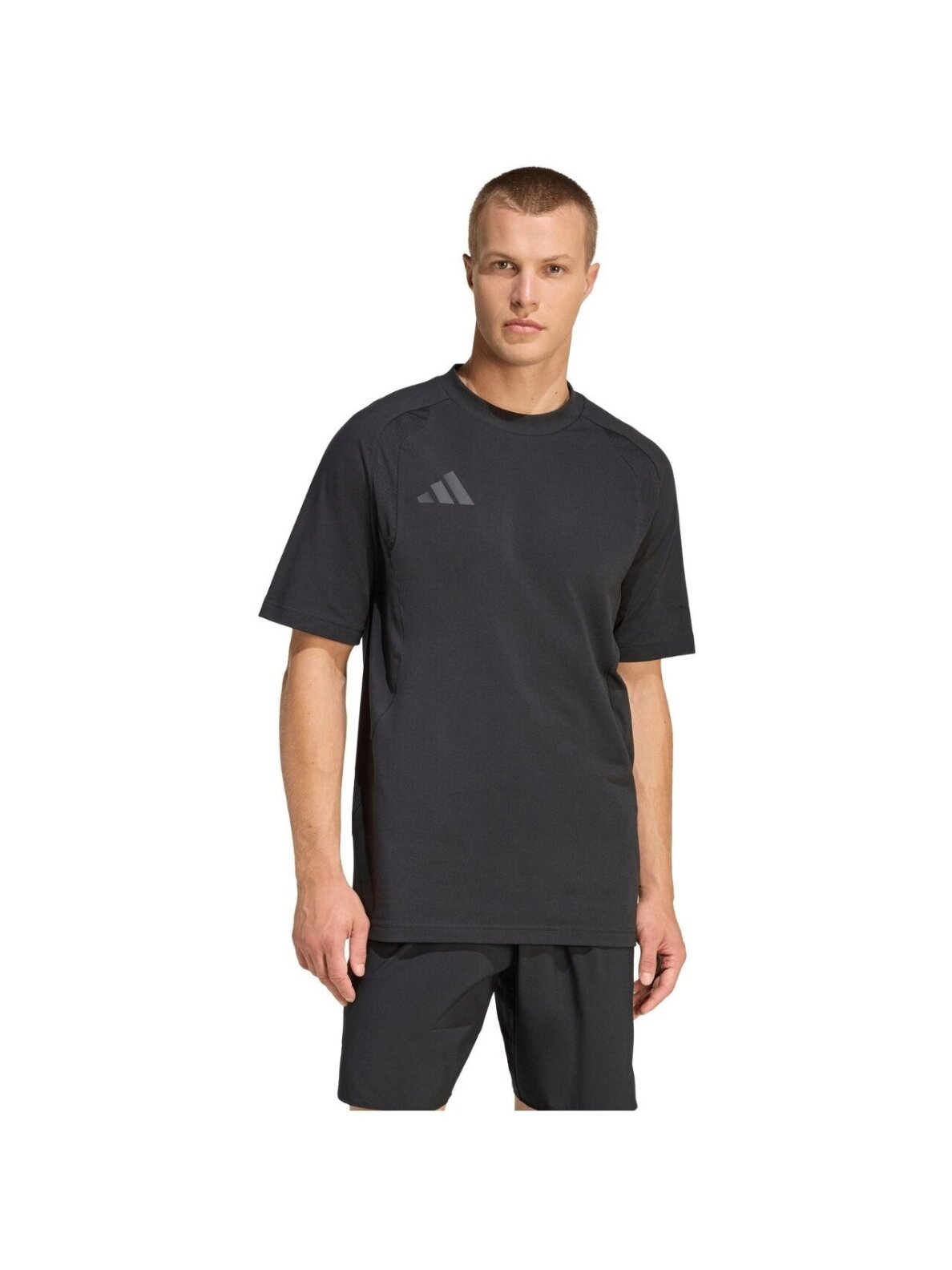 adidas Tiro 26 Travel Tee marškinėliai vyrams juodi JM5543 1 adidas Tiro 26 Travel Tee marškinėliai vyrams juodi JM5543 1