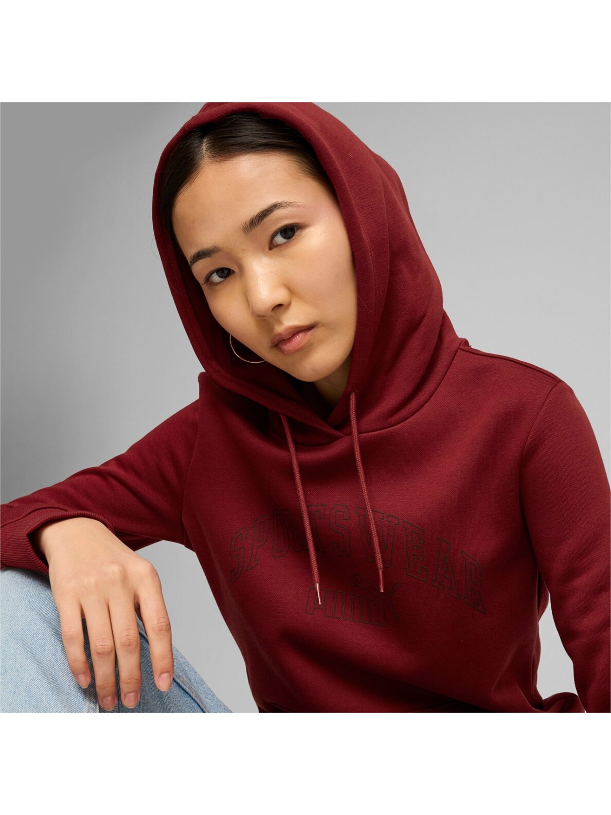 Puma Ess+ Logo LAB Hoodie FL moteriškas džemperis bordo spalvos 682987 13 5 Puma Ess+ Logo LAB Hoodie FL moteriškas džemperis bordo spalvos 682987 13 5