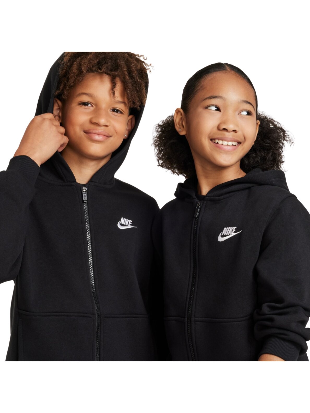 Džemperis vaikams Nike Sportswear Club Fleece juodas FD3004 010 2 Džemperis vaikams Nike Sportswear Club Fleece juodas FD3004 010 2