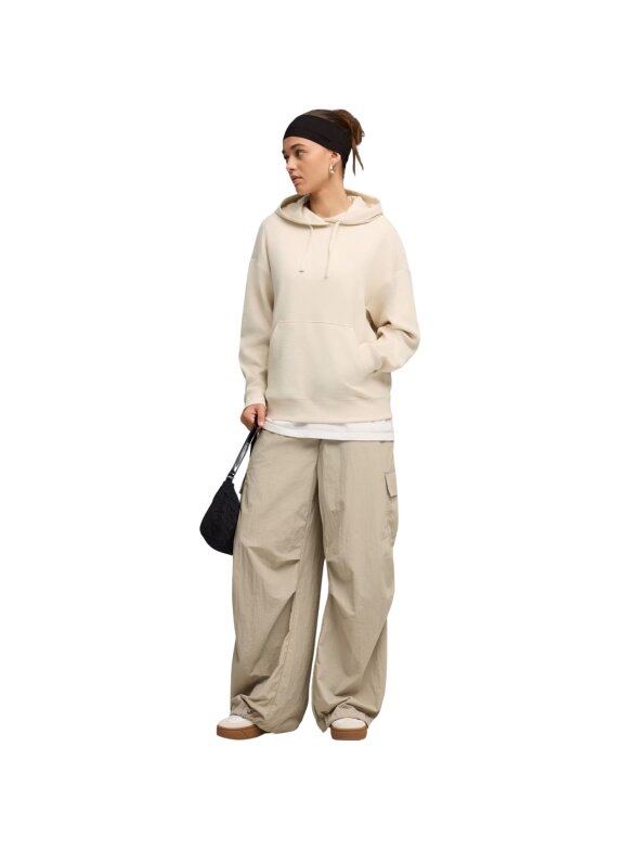 Puma ESS Elevated Comfort Hoodie džemperis moterims kreminis 691814 87 4 Puma ESS Elevated Comfort Hoodie džemperis moterims kreminis 691814 87 4