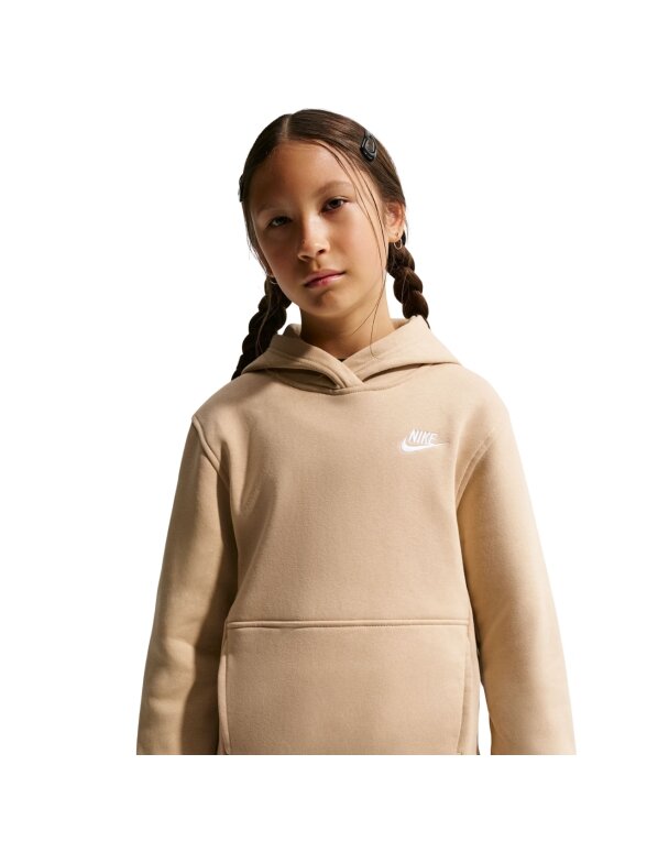 Nike Sportswear Club Fleece vaikiški megztiniai, smėlio spalvos FD3000 286 2 Nike Sportswear Club Fleece vaikiški megztiniai, smėlio spalvos FD3000 286 2