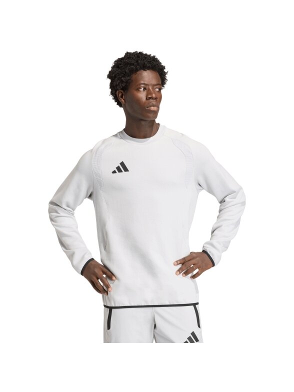 Vyriški adidas Tiro 26 Travel Crew džemperiai, šviesiai pilki KD3323 Vyriški adidas Tiro 26 Travel Crew džemperiai, šviesiai pilki KD3323