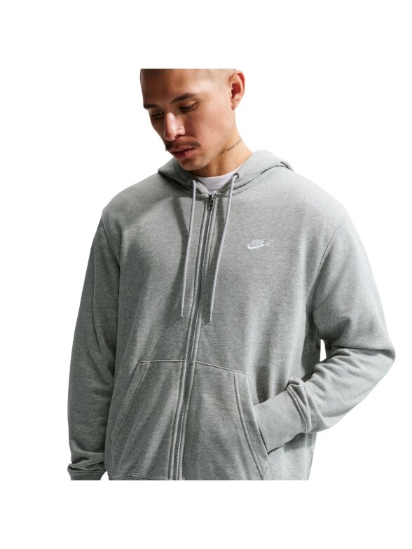 Nike Club vyriški pilki marškinėliai FN3884 063 2 Nike Club vyriški pilki marškinėliai FN3884 063 2