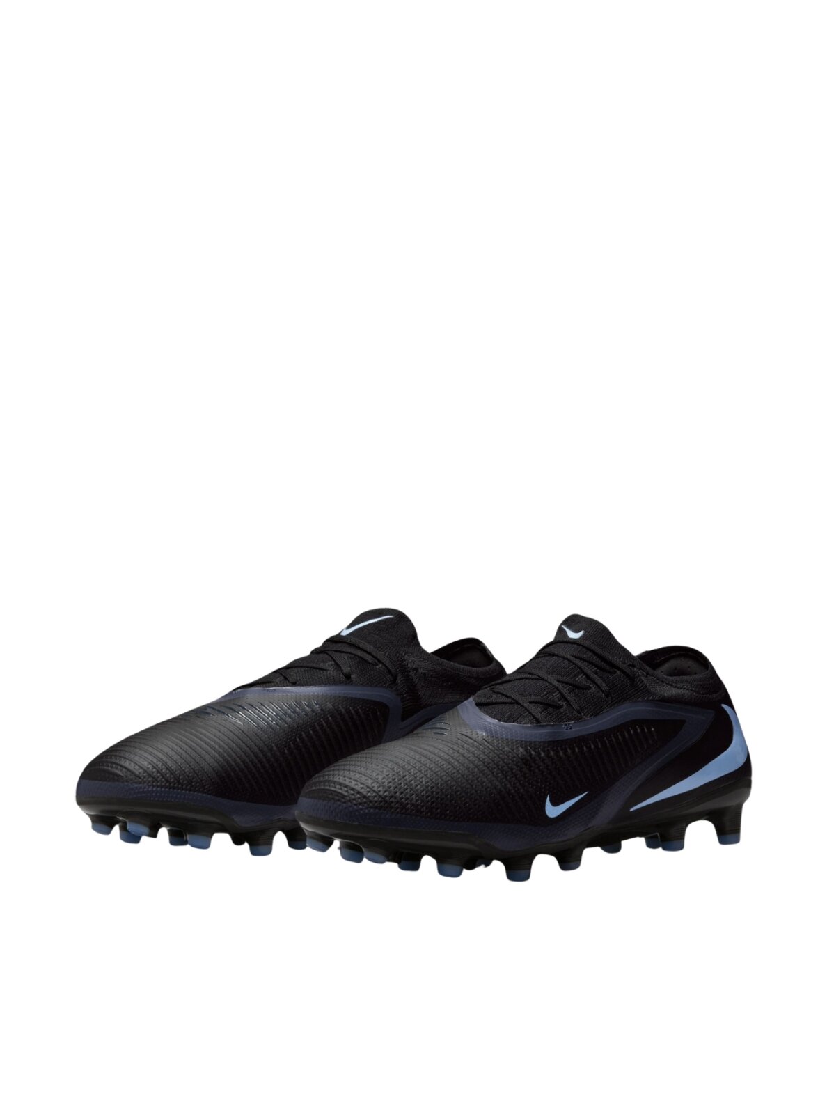 Nike Phantom 6 Low PRO AG-PRO HQ2317 003 futbolo bateliai 1 Nike Phantom 6 Low PRO AG-PRO HQ2317 003 futbolo bateliai 1