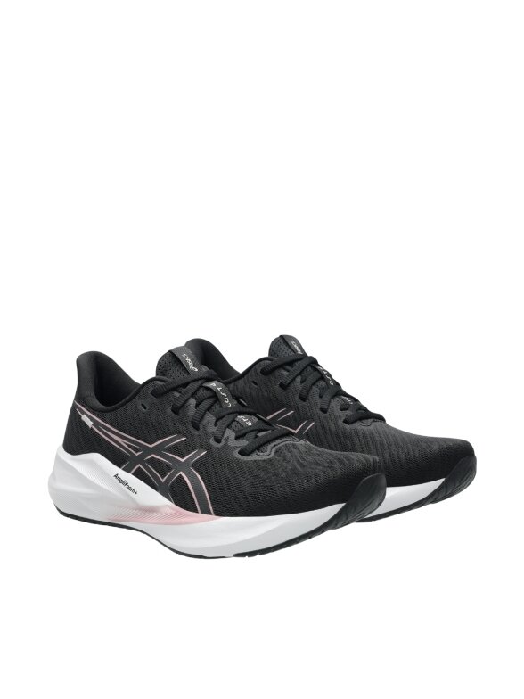 Asics Versablast 4 moteriški bėgimo bateliai 1012B775 003 1 Asics Versablast 4 moteriški bėgimo bateliai 1012B775 003 1