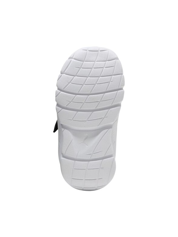 Puma Flex Focus Modern AC+ Inf vaikiški batai juodi 311523 01 5 Puma Flex Focus Modern AC+ Inf vaikiški batai juodi 311523 01 5