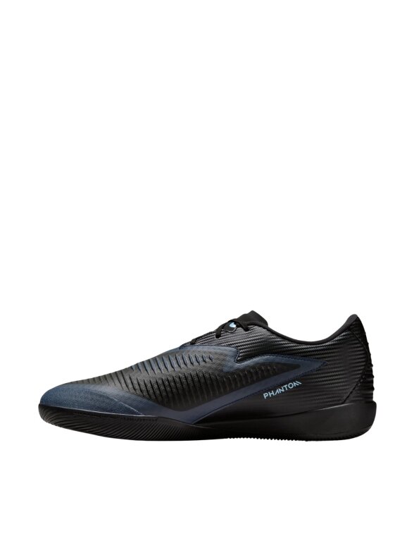 Nike Phantom 6 Low Academy IC HQ2319 003 futbolo bateliai 4 Nike Phantom 6 Low Academy IC HQ2319 003 futbolo bateliai 4