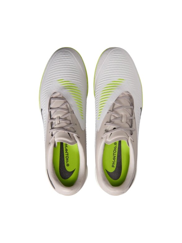 Nike Phantom 6 Low Academy IC HQ2319 200 futbolo bateliai 3 Nike Phantom 6 Low Academy IC HQ2319 200 futbolo bateliai 3