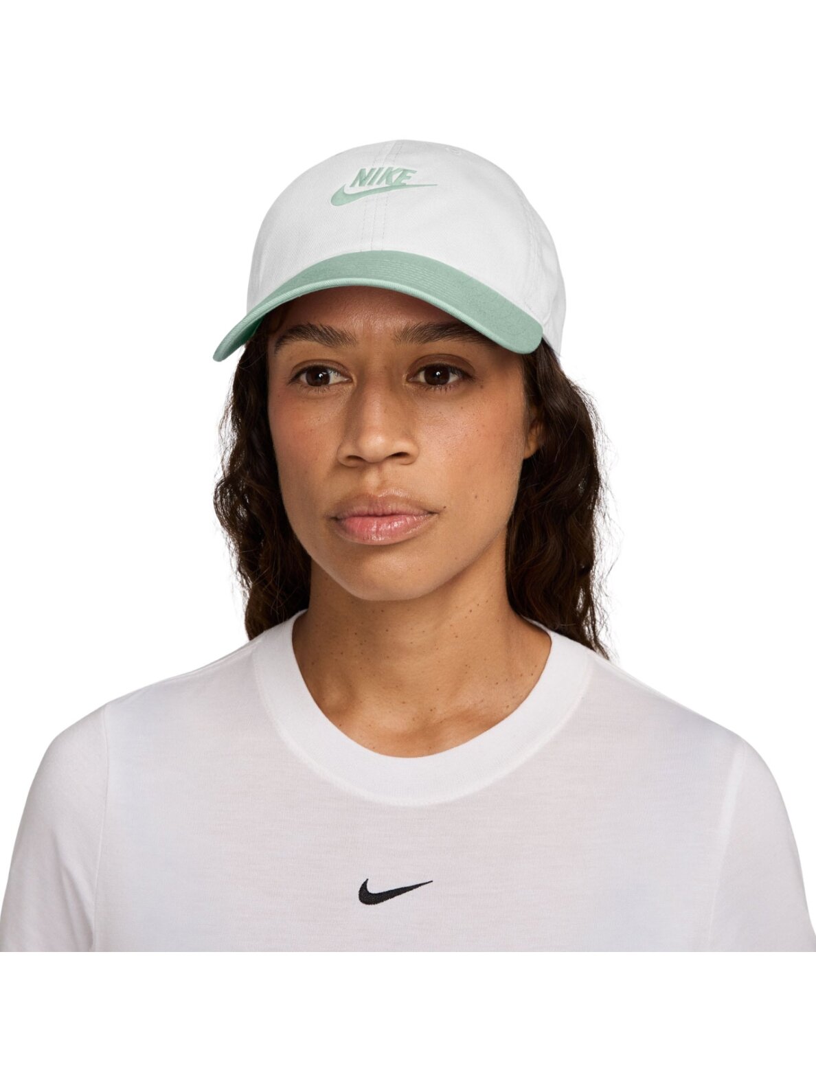 Nike Club kepurė su snapeliu balta-mėtinė FB5368 105 Nike Club kepurė su snapeliu balta-mėtinė FB5368 105