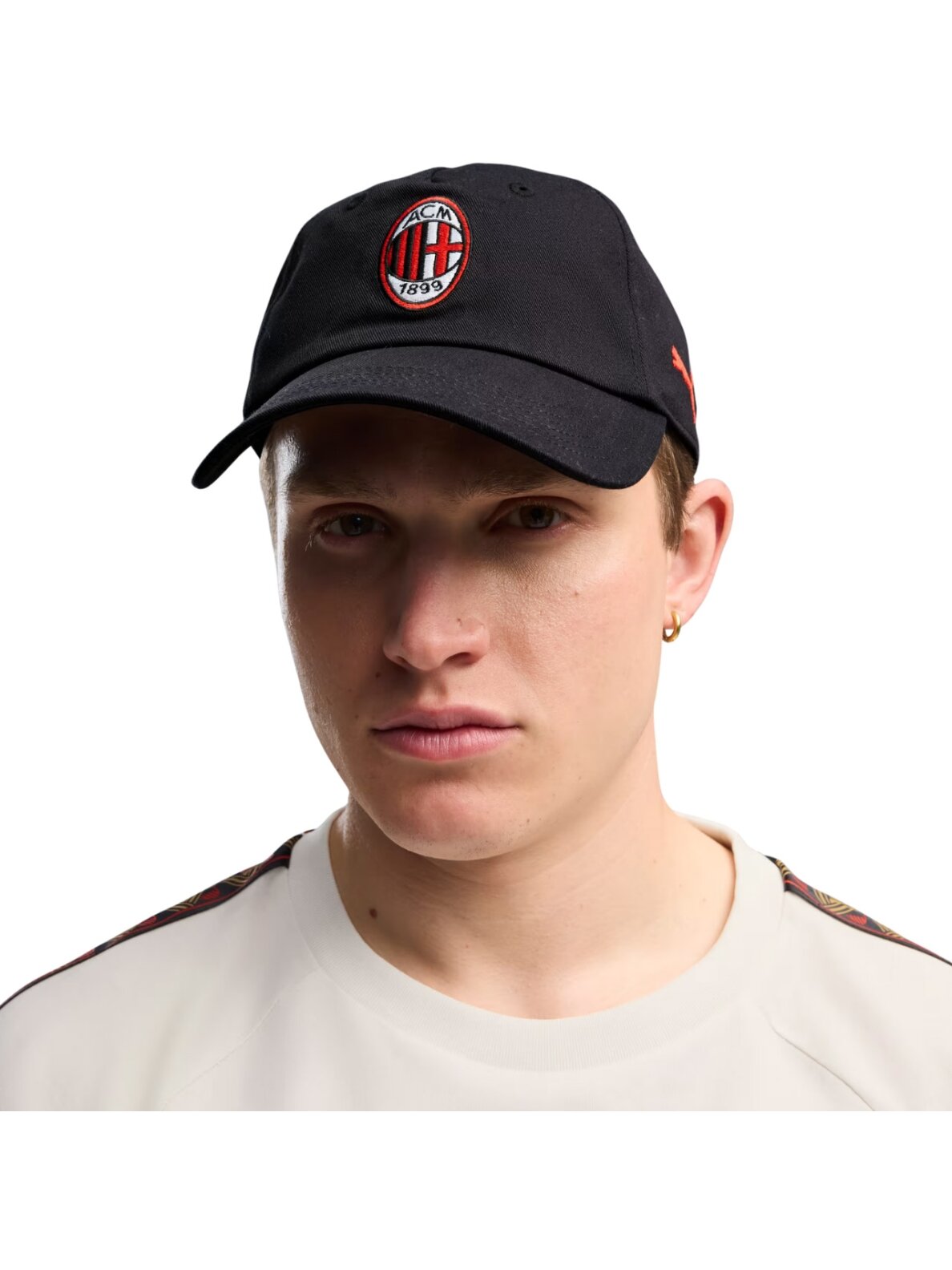 Puma kepurė su snapeliu AC Milan ESS, juoda, 27529 02 Puma kepurė su snapeliu AC Milan ESS, juoda, 27529 02
