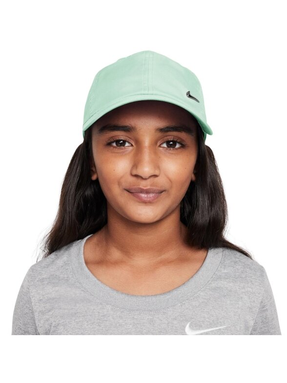 Nike Dri-Fit Club kepurė su snapeliu vaikams mėtinė FB5064 394 Nike Dri-Fit Club kepurė su snapeliu vaikams mėtinė FB5064 394