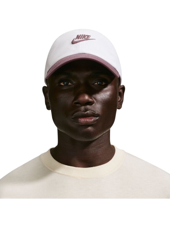 Nike Club snapeliu kepurė balta-violetinė FB5368 104 4