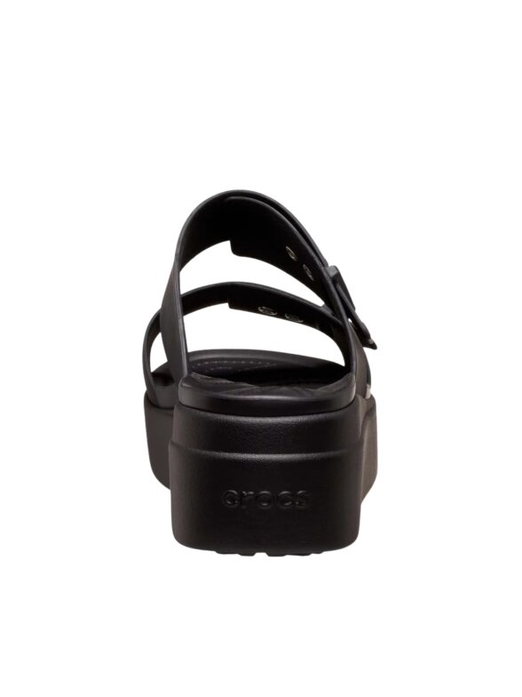 Crocs Brooklyn Low šlepetės moterims juodos 2