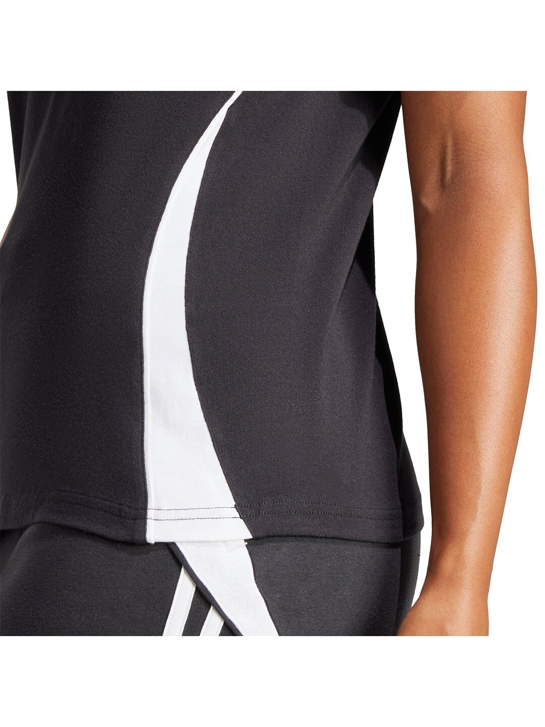 Moteriški marškinėliai Adidas Tiro 24 Sweat Tee juodi IJ9955 5 Moteriški marškinėliai Adidas Tiro 24 Sweat Tee juodi IJ9955 5