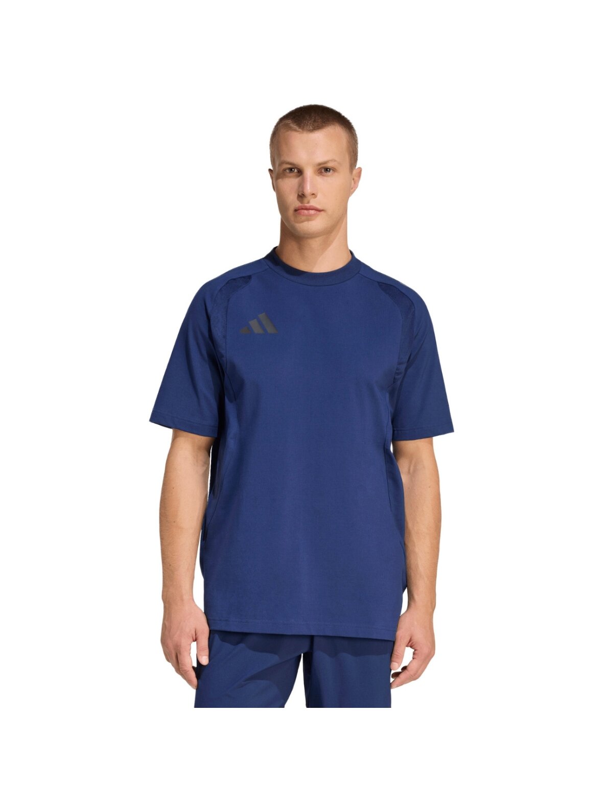 Adidas Tiro 26 Travel Tee marškinėliai vyrams tamsiai mėlyni KD1119 Adidas Tiro 26 Travel Tee marškinėliai vyrams tamsiai mėlyni KD1119