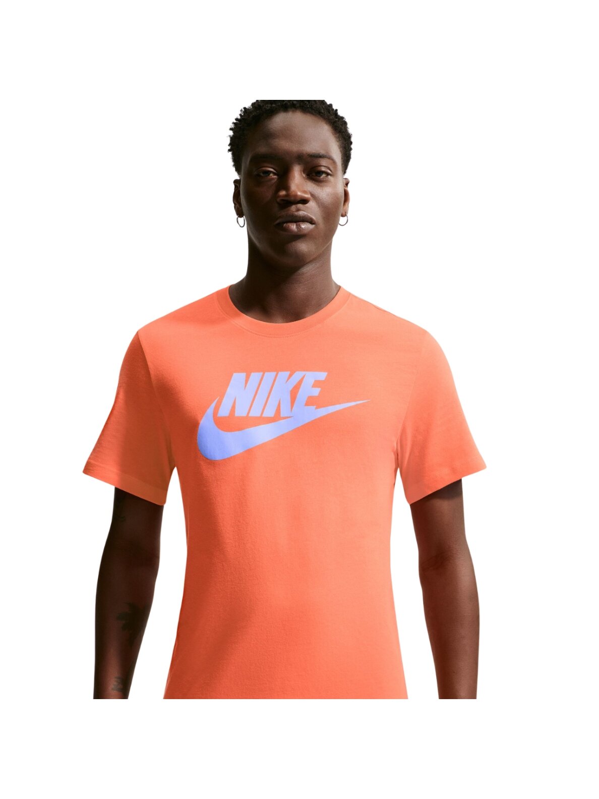 Nike vyriški marškinėliai Nsw Tee Icon Futura, oranžiniai AR5004 835 2 Nike vyriški marškinėliai Nsw Tee Icon Futura, oranžiniai AR5004 835 2