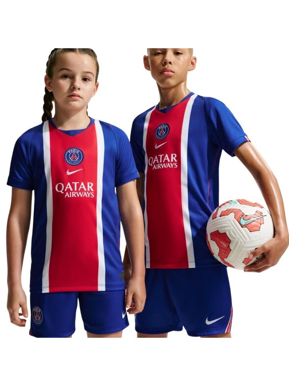 Nike Paris Saint-Germain 2026/27 Stadium Home vaikiški marškinėliai, mėlyni-raudoni, II1644 417 Nike Paris Saint-Germain 2026/27 Stadium Home vaikiški marškinėliai, mėlyni-raudoni, II1644 417