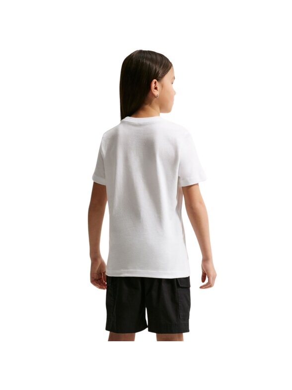Nike Sportswear vaikiški marškinėliai balti IM9534 100 1 Nike Sportswear vaikiški marškinėliai balti IM9534 100 1