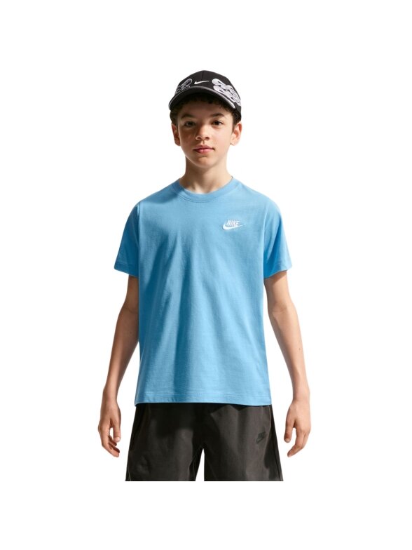Nike Sportswear vaikiški marškinėliai, šviesiai mėlyni, FZ5177 497 Nike Sportswear vaikiški marškinėliai, šviesiai mėlyni, FZ5177 497