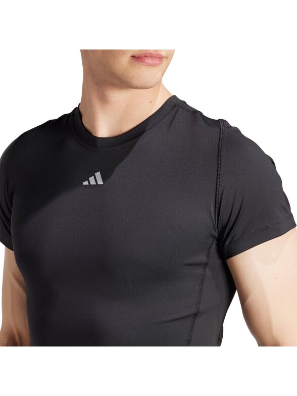 Adidas Techfit Aeroready trumpomis rankovėmis vyriški marškinėliai juodi IS7606 3 Adidas Techfit Aeroready trumpomis rankovėmis vyriški marškinėliai juodi IS7606 3