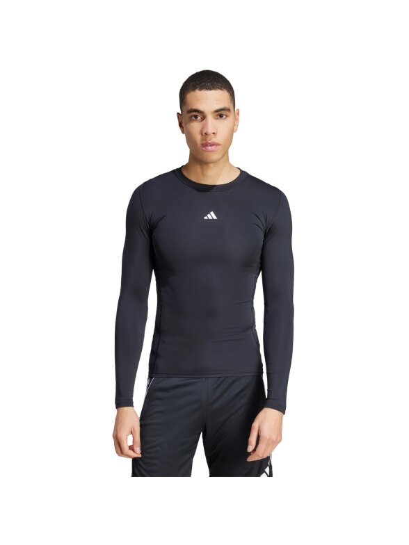 adidas Techfit Long Sleeve vyrams juoda JP2944 adidas Techfit Long Sleeve vyrams juoda JP2944