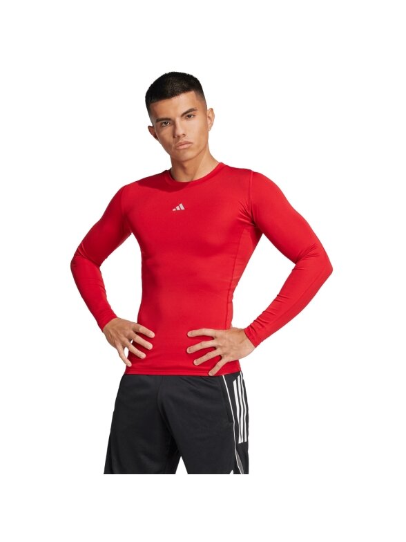 Adidas Techfit Long Sleeve Tee vyriška marškinėliai raudoni JP2926 Adidas Techfit Long Sleeve Tee vyriška marškinėliai raudoni JP2926