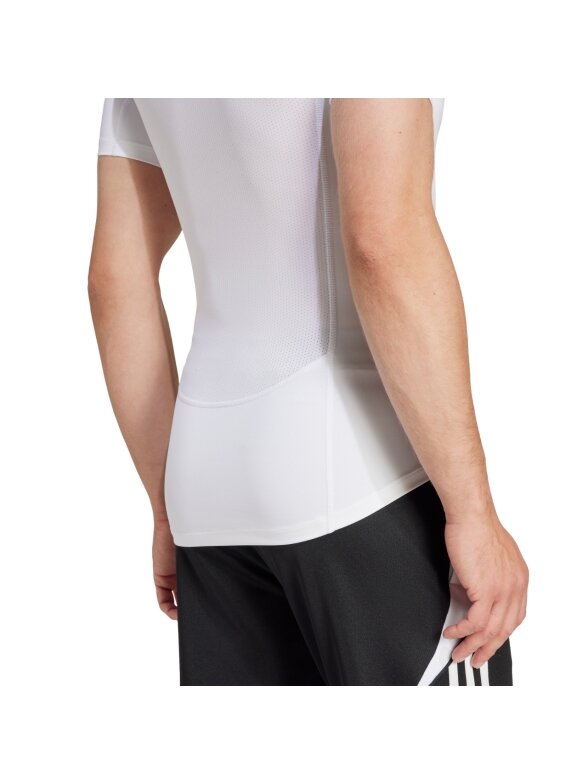 Vyriški adidas Techfit marškinėliai trumpomis rankovėmis balti JP4675 4 Vyriški adidas Techfit marškinėliai trumpomis rankovėmis balti JP4675 4