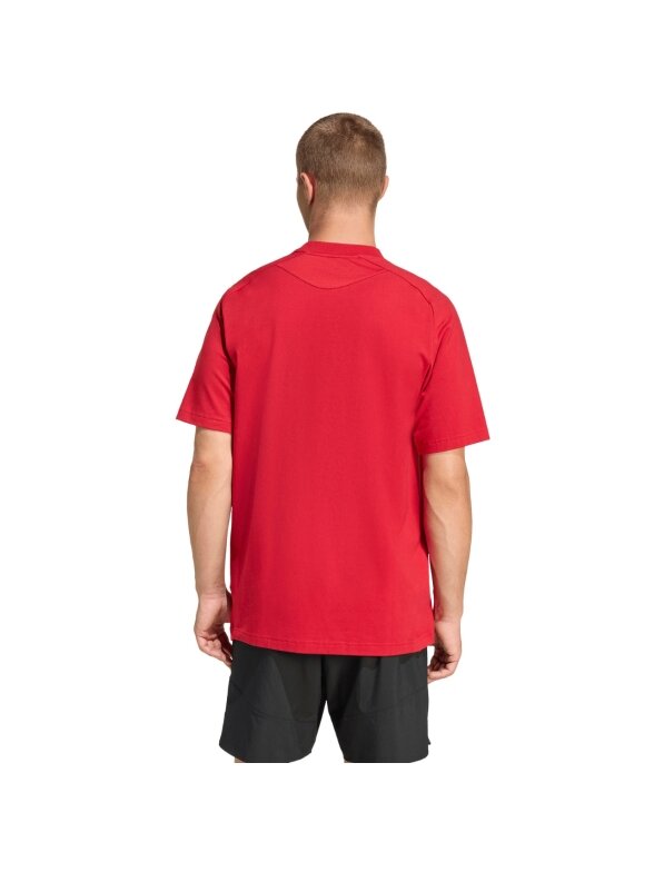 Adidas Tiro 26 Travel Tee vyriški marškinėliai raudoni KD1121 2 Adidas Tiro 26 Travel Tee vyriški marškinėliai raudoni KD1121 2