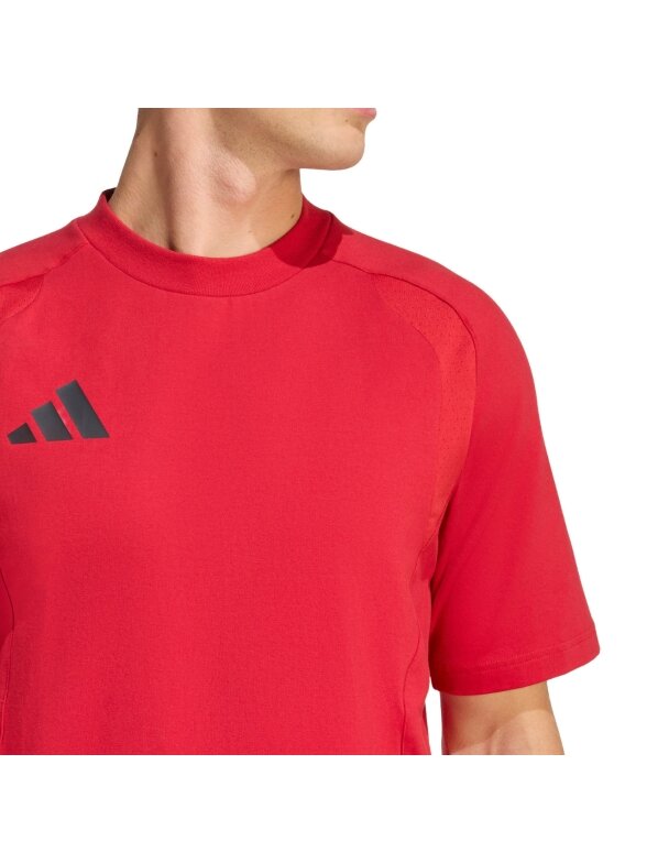 Adidas Tiro 26 Travel Tee vyriški marškinėliai raudoni KD1121 3