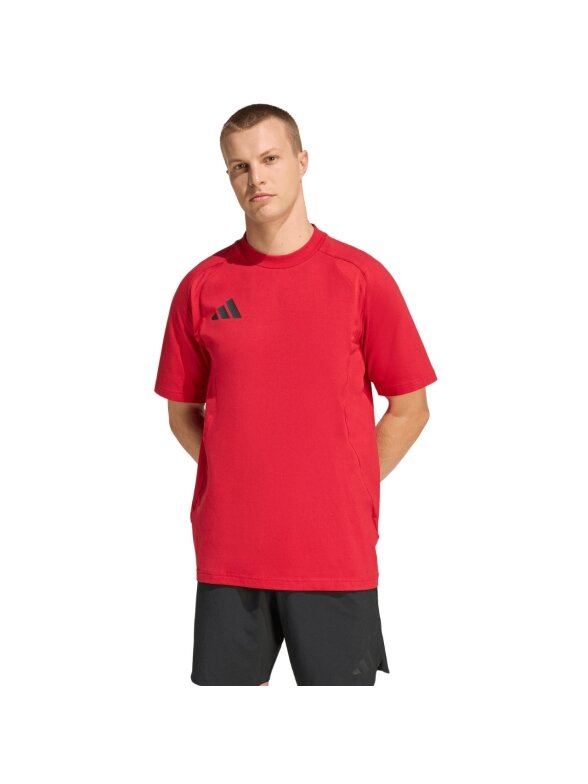 Adidas Tiro 26 Travel Tee vyriški marškinėliai raudoni KD1121