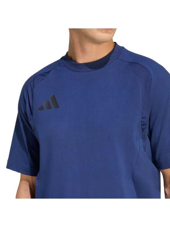 Adidas Tiro 26 Travel Tee marškinėliai vyrams tamsiai mėlyni KD1119 3 Adidas Tiro 26 Travel Tee marškinėliai vyrams tamsiai mėlyni KD1119 3