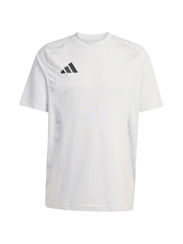 adidas Tiro 26 Travel Tee marškinėliai vyrams šviesiai pilki KD1120 1 adidas Tiro 26 Travel Tee marškinėliai vyrams šviesiai pilki KD1120 1