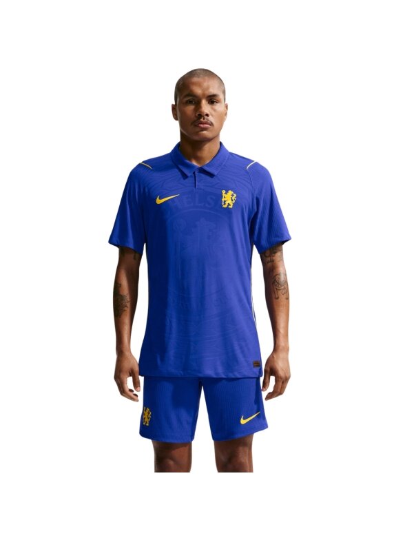 Nike Chelsea FC 2026/27 namų rungtynės, vyrų mėlynas džemperis II2749 453 Nike Chelsea FC 2026/27 namų rungtynės, vyrų mėlynas džemperis II2749 453