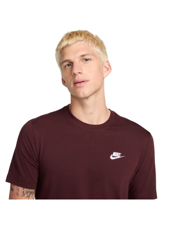 Nike vyriški marškinėliai Club Tee bordiniai AR4997 652 2 Nike vyriški marškinėliai Club Tee bordiniai AR4997 652 2