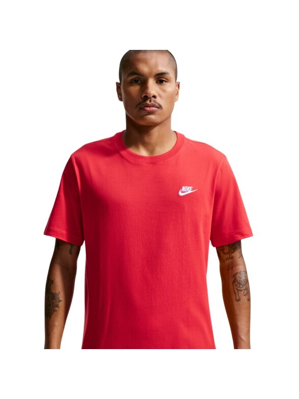 Nike vyriški marškinėliai Club Tee, raudoni AR4997 657 4 Nike vyriški marškinėliai Club Tee, raudoni AR4997 657 4