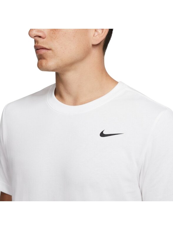 Nike vyriški marškinėliai Nk Df Te Dfc Crew Solid balti AR6029 100 3 Nike vyriški marškinėliai Nk Df Te Dfc Crew Solid balti AR6029 100 3