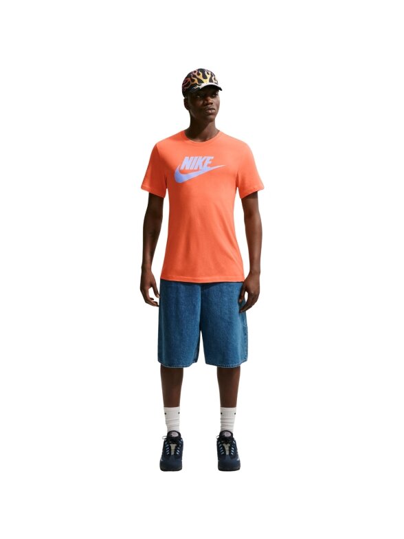 Nike vyriški marškinėliai Nsw Tee Icon Futura, oranžiniai AR5004 835 5 Nike vyriški marškinėliai Nsw Tee Icon Futura, oranžiniai AR5004 835 5