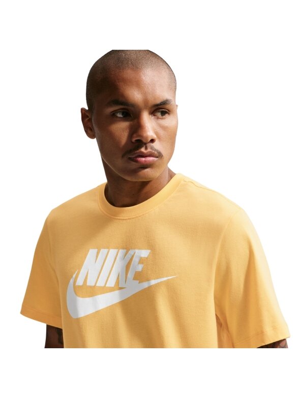 Nike Sportswear vyriški marškinėliai geltoni AR5004 796 4 Nike Sportswear vyriški marškinėliai geltoni AR5004 796 4