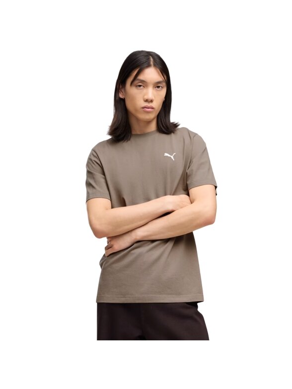 Puma Wardrobe Ess Tee vyriški marškinėliai, tamsiai smėlio spalvos 629644 81 Puma Wardrobe Ess Tee vyriški marškinėliai, tamsiai smėlio spalvos 629644 81