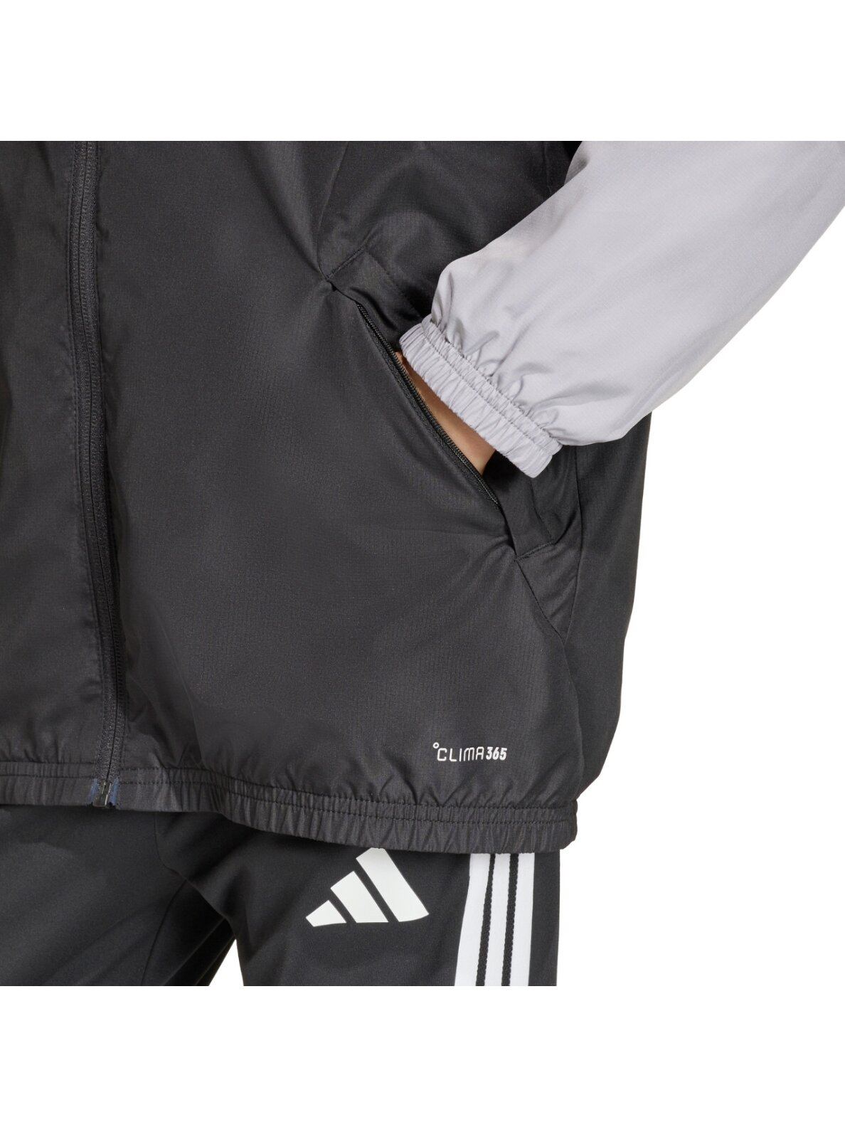 Adidas Tiro 26 Competition All Weather vaikiška striukė juoda KB0156 4 Adidas Tiro 26 Competition All Weather vaikiška striukė juoda KB0156 4