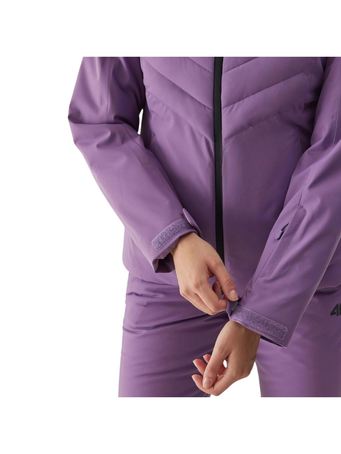 Moteriška slidinėjimo striukė 4F F122 tamsiai violetinė 4FAW23TJACF122 50S 12 Moteriška slidinėjimo striukė 4F F122 tamsiai violetinė 4FAW23TJACF122 50S 12