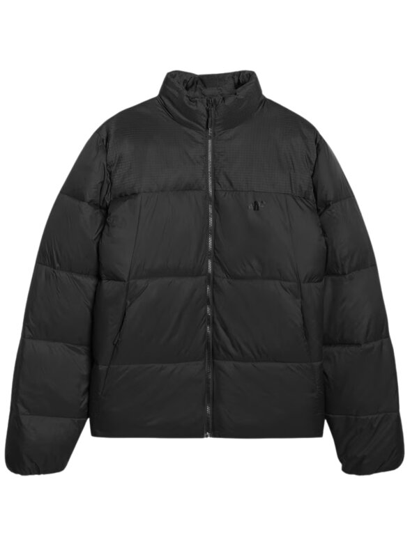 4F moterims pūkuota striukė F581 giliai juoda 1