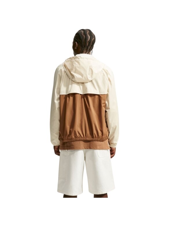 Nike Windrunner vyriška striukė smėlio ir rudos spalvos HV8369 230 1 Nike Windrunner vyriška striukė smėlio ir rudos spalvos HV8369 230 1