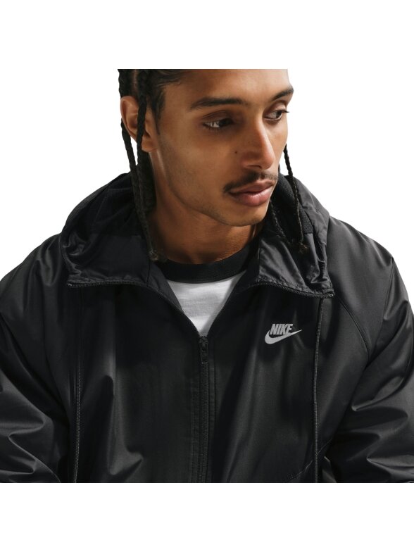Nike Windrunner vyriška striukė juoda HV8369 010 2 Nike Windrunner vyriška striukė juoda HV8369 010 2