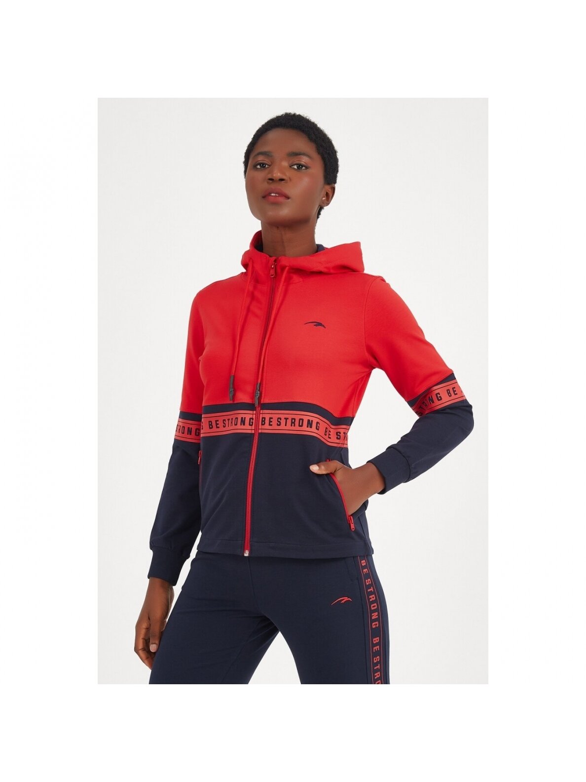 Maraton džemperis moterims su gobtuvu 19431 raudonas / tamsiai mėlynas 1 Maraton džemperis moterims su gobtuvu 19431 raudonas / tamsiai mėlynas 1