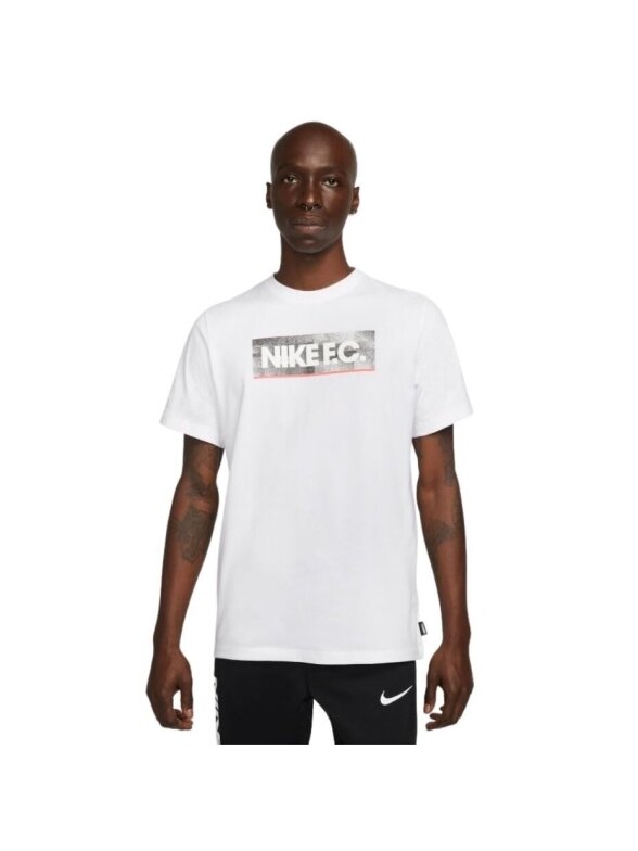 Nike NK Fc Tee Seasonal Block vyriški marškinėliai balti DH7444 100 1 Nike NK Fc Tee Seasonal Block vyriški marškinėliai balti DH7444 100 1