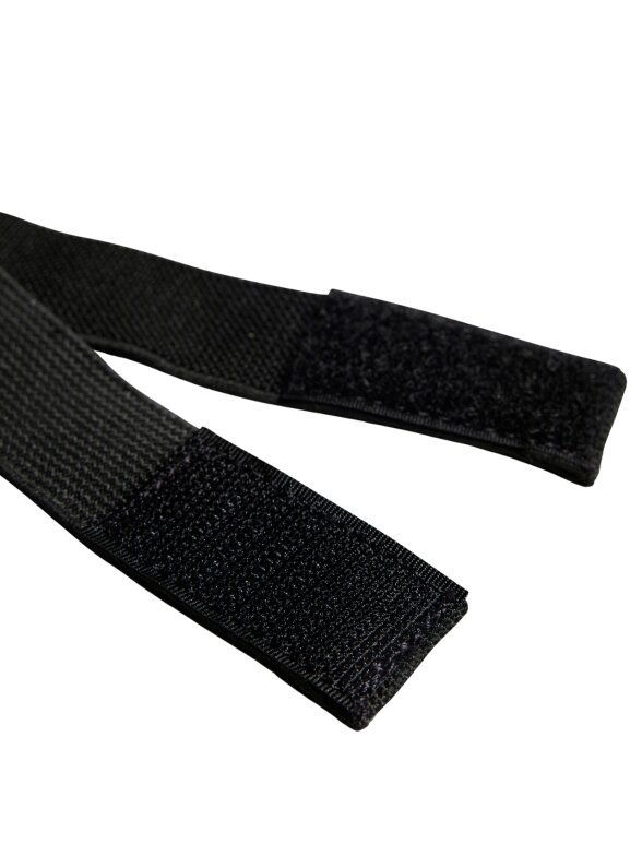 Adidas Tiro Club futbolo apsaugos juodos-auksinės JV6750 3 Adidas Tiro Club futbolo apsaugos juodos-auksinės JV6750 3