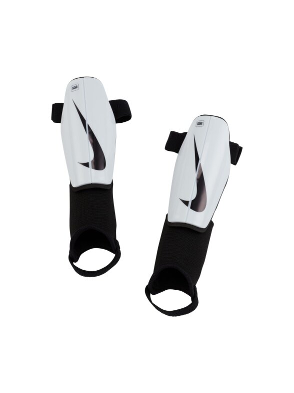 Nike Charge futbolo apsaugos vaikams baltos DX4610 100 Nike Charge futbolo apsaugos vaikams baltos DX4610 100