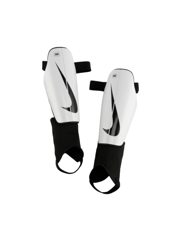 Nike Charge baltos futbolo blauzdos apsaugos DX4608 100 Nike Charge baltos futbolo blauzdos apsaugos DX4608 100