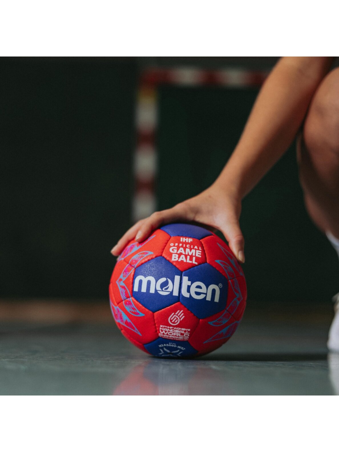 Molten moterims rankinio kamuolys IHF Approved Pro Official World Cup 2025 raudonai-mėlynas H2A5000-W5Z 4 Molten moterims rankinio kamuolys IHF Approved Pro Official World Cup 2025 raudonai-mėlynas H2A5000-W5Z 4